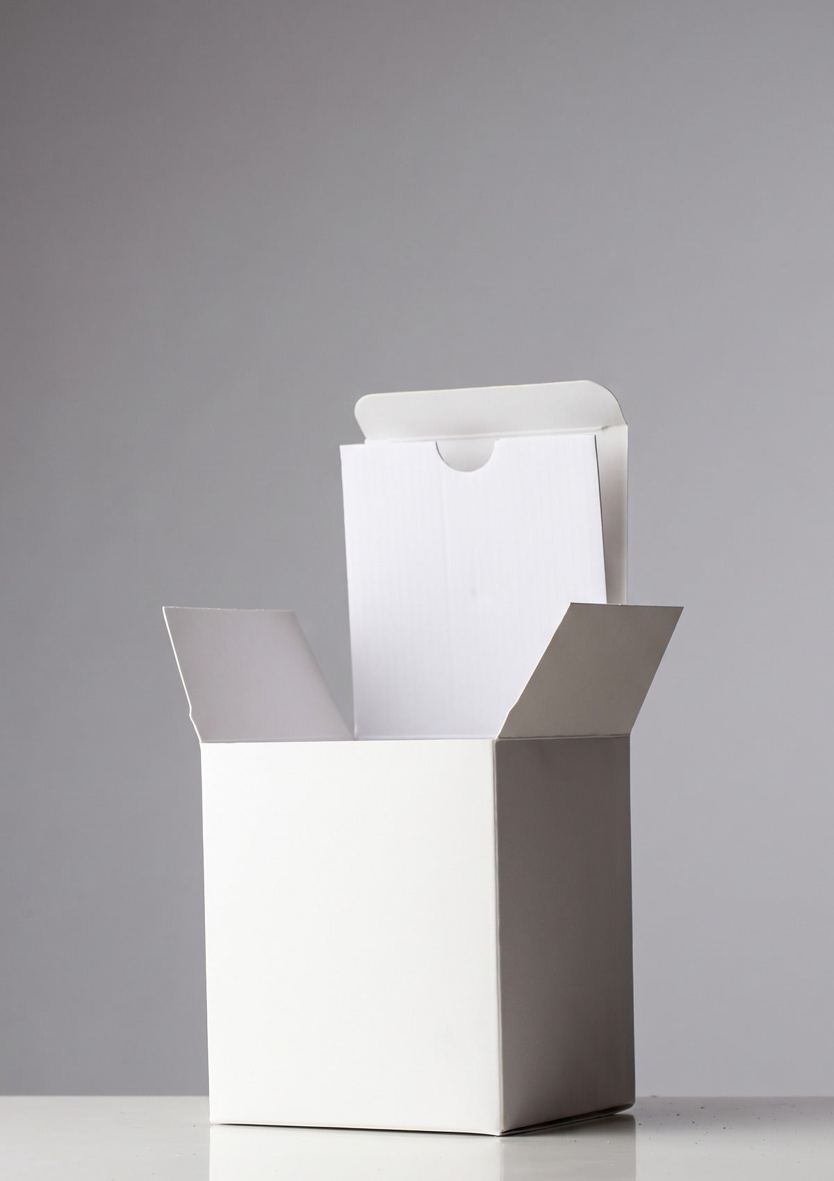 FOLD Xeos Pure Matte gift box open with insert