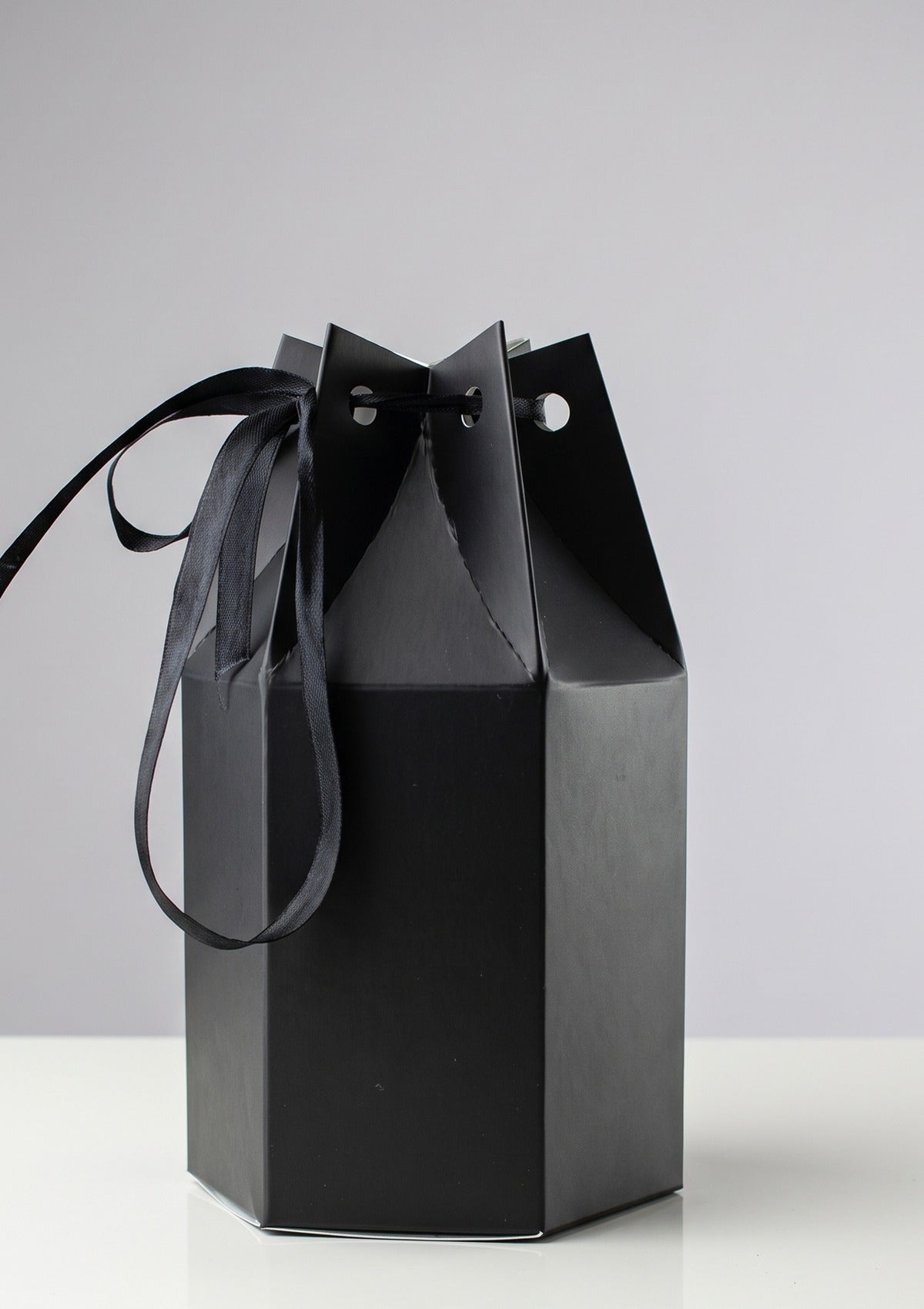 Ribbon FOLD gift box in Black Matte